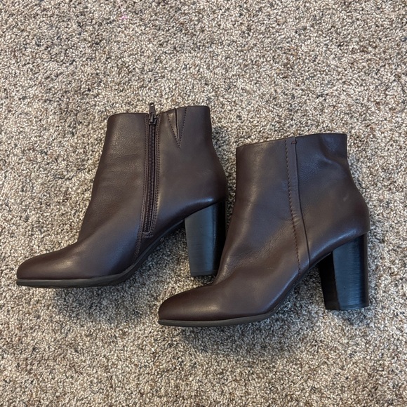 Vionic Dark Brown Kennedy Ankle Heeled Booties Size 8 - Picture 4 of 7